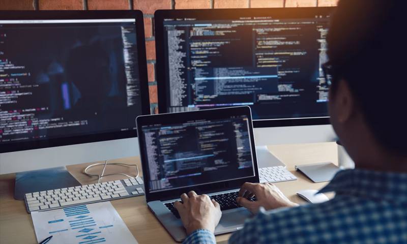 数据科学选型:R与Python如何赋能梅河口市网站建设?